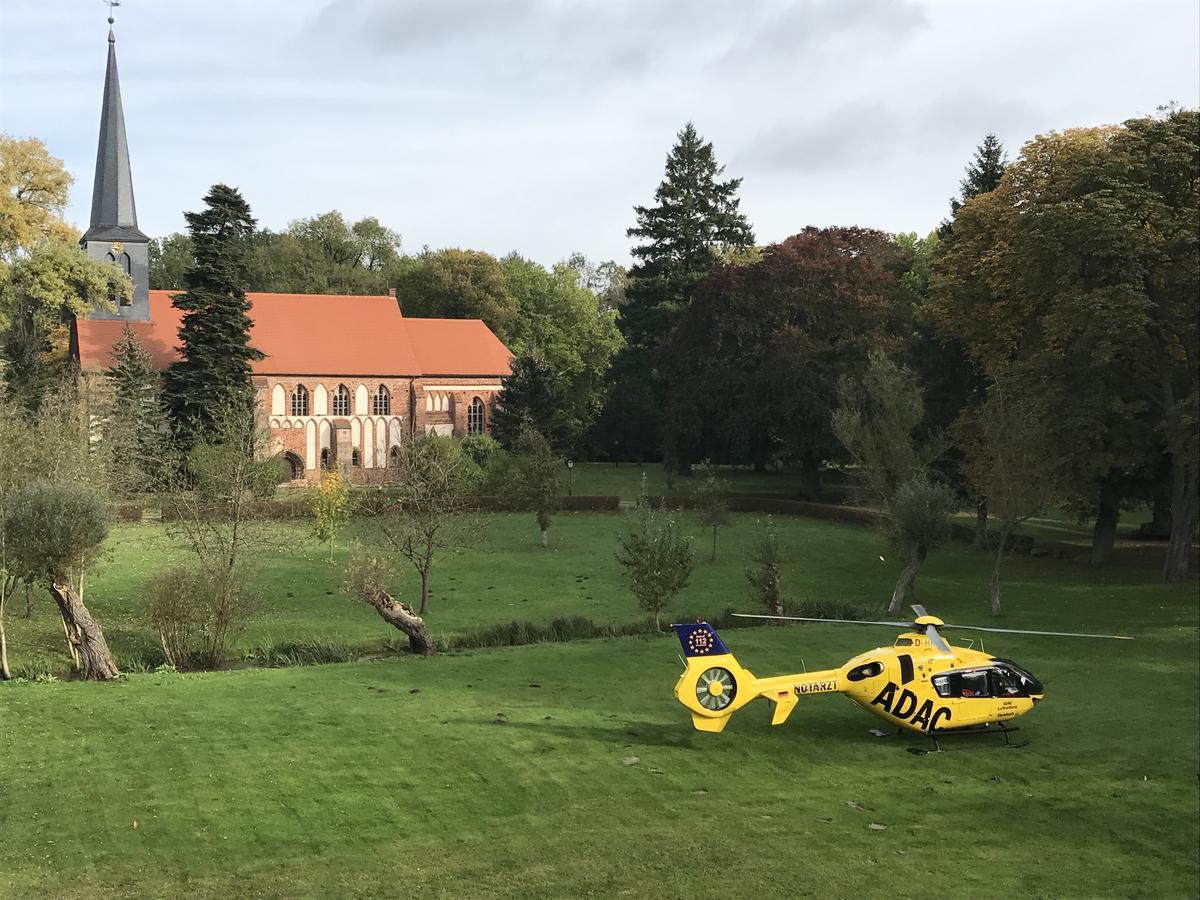 Klosterhotel Marienfliess Stepenitz Экстерьер фото